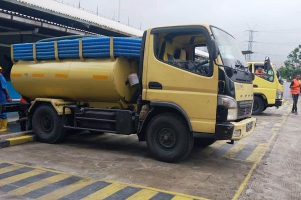 Sedot lumpur awal & pengosongan aman